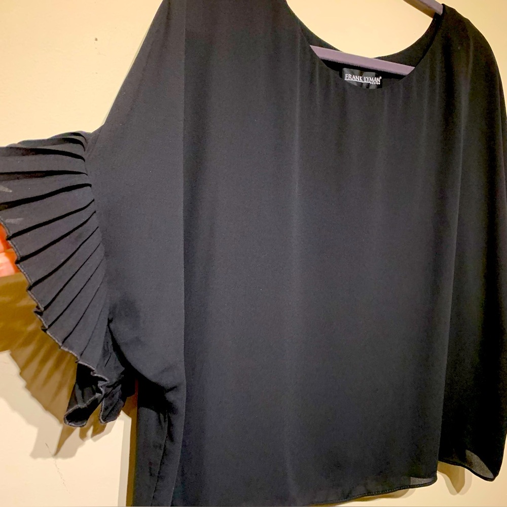 Frank Lyman Design Blouse with Pleated Sleeves sz.16